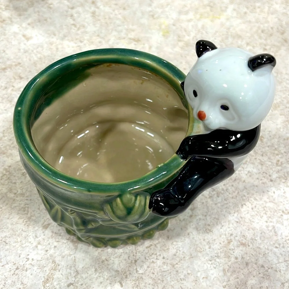 VINTAGE UNBRANDED PANDA ON A BAMBOO CERAMIC PLANTER MADE IN CHINA